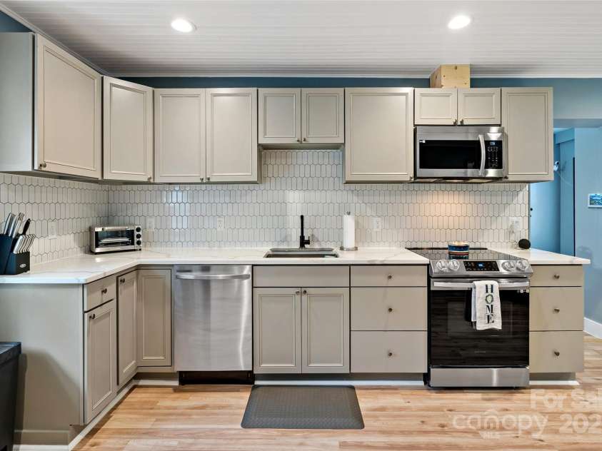 153 Arrowood Corner Road, Mars Hill, NC 28754.  MLS# CAR4283889, YatesRealty ID 14815. 