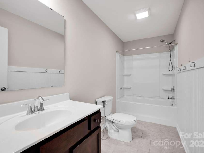 13408 Portside Lane, Lancaster, SC 29720.  MLS# CAR4249986, YatesRealty ID 14816. Upstairs Full Bathroom