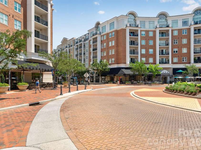 4625 Piedmont Row Drive, Charlotte, NC 28210.  MLS# CAR4388781, YatesRealty ID 14816. 