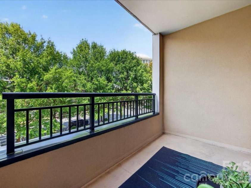 4625 Piedmont Row Drive, Charlotte, NC 28210.  MLS# CAR4400741, YatesRealty ID 14816. 