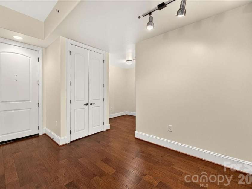 4625 Piedmont Row Drive, Charlotte, NC 28210.  MLS# CAR4400741, YatesRealty ID 14816. Breakfast nook, front entry, and office/flex