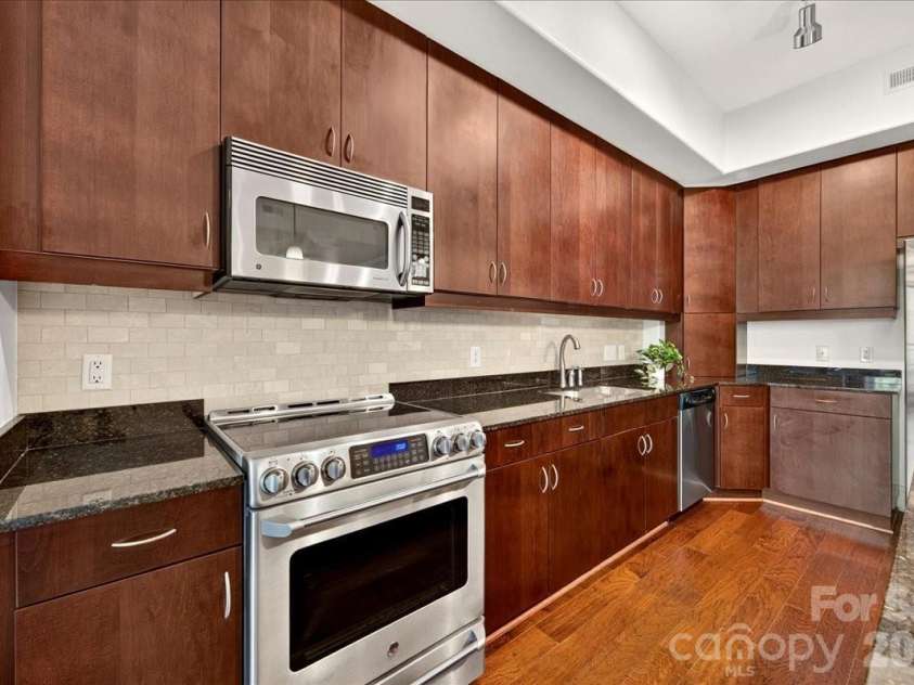 4625 Piedmont Row Drive, Charlotte, NC 28210.  MLS# CAR4400741, YatesRealty ID 14816. So much counter space!