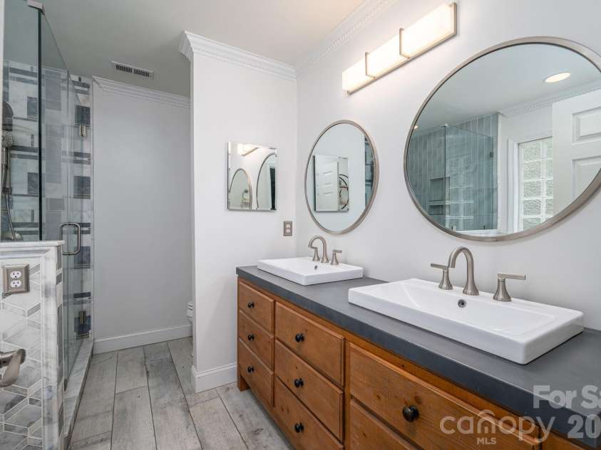 503 Bridgestone Court, Gastonia, NC 28056.  MLS# CAR4416312, YatesRealty ID 14817. Primary bathroom