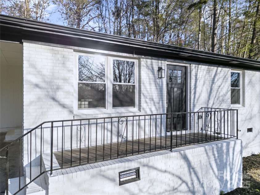 2120 Green Oak Drive, Shelby, NC 28152.  MLS# CAR4240877, YatesRealty ID 14818. Enjoy fresh air from your front porch or your private backyard.