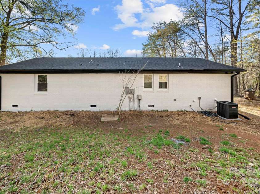 2120 Green Oak Drive, Shelby, NC 28152.  MLS# CAR4240877, YatesRealty ID 14818. Peace, quiet, and tranquilty awaits in your private backyard.