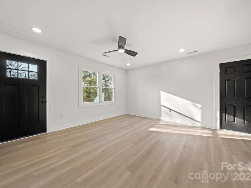 2120 Green Oak Drive, Shelby, NC 28152.  MLS# CAR4240877, YatesRealty ID 14818. You'll love this spacious 3 brdm 2 bath open floor plan layout!