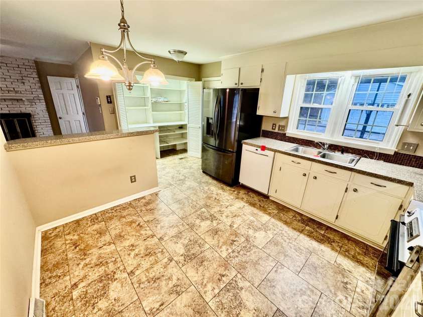 7817 Ritter Drive, Charlotte, NC 28270.  MLS# CAR4351493, YatesRealty ID 14818. 