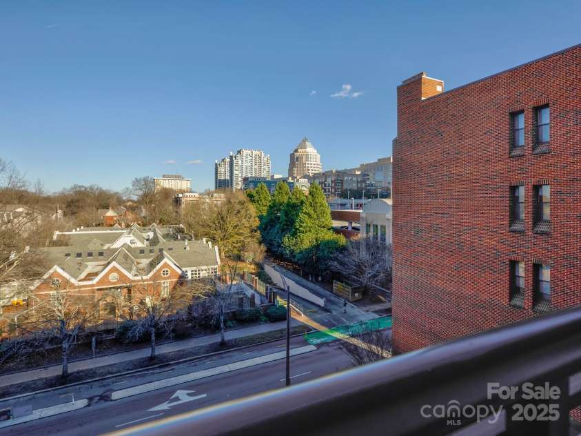 224 N Poplar Street, Charlotte, NC 28202.  MLS# CAR4208624, YatesRealty ID 14819. Welcome to 224 N Poplar Street