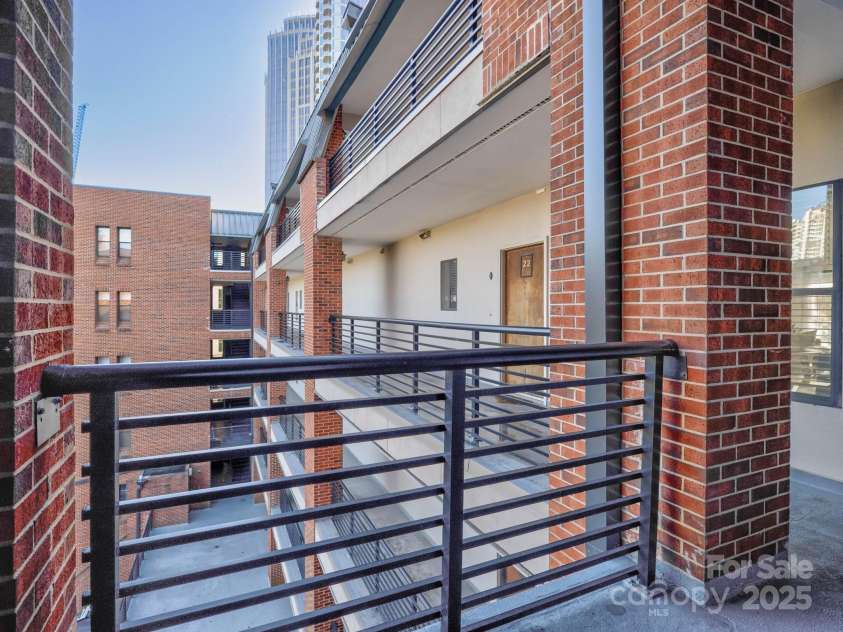 224 N Poplar Street, Charlotte, NC 28202.  MLS# CAR4208624, YatesRealty ID 14819. Welcome to 224 N Poplar Street