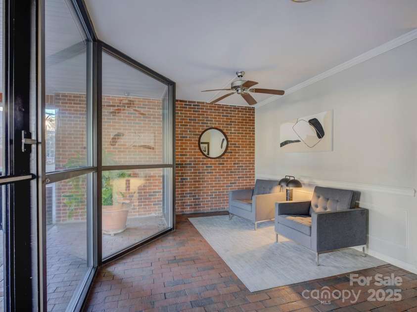 224 N Poplar Street, Charlotte, NC 28202.  MLS# CAR4208624, YatesRealty ID 14819. Welcome to 224 N Poplar Street