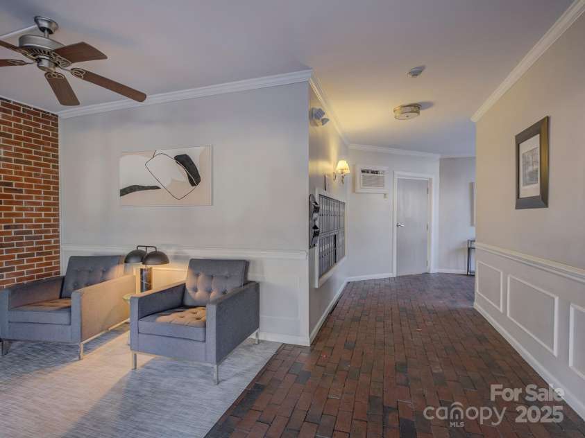224 N Poplar Street, Charlotte, NC 28202.  MLS# CAR4208624, YatesRealty ID 14819. Welcome to 224 N Poplar Street