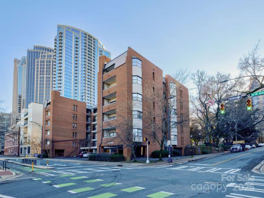 224 N Poplar Street, Charlotte, NC 28202.  MLS# CAR4208624, YatesRealty ID 14819. Welcome to 224 N Poplar Street
