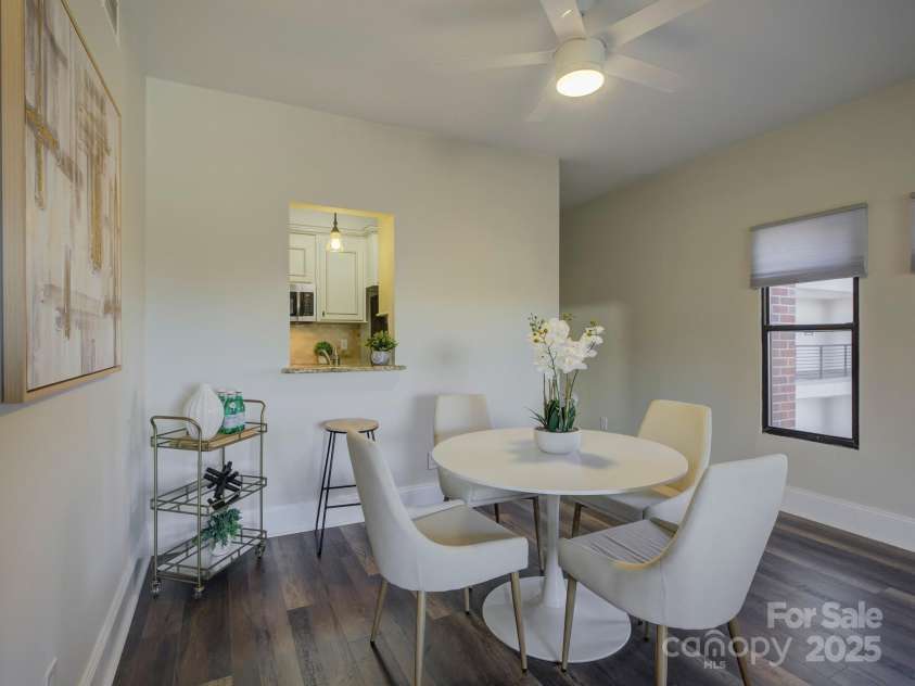 224 N Poplar Street, Charlotte, NC 28202.  MLS# CAR4208624, YatesRealty ID 14819. Welcome to 224 N Poplar Street Unit 19