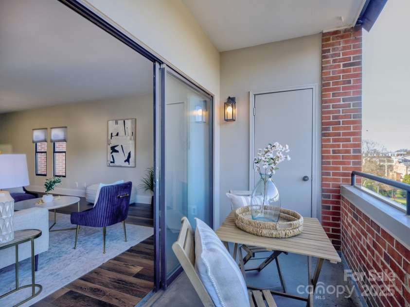 224 N Poplar Street, Charlotte, NC 28202.  MLS# CAR4208624, YatesRealty ID 14819. Welcome to 224 N Poplar Street Unit 19