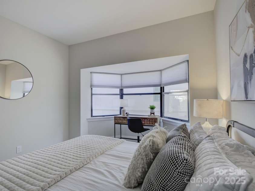 224 N Poplar Street, Charlotte, NC 28202.  MLS# CAR4208624, YatesRealty ID 14819. Welcome to 224 N Poplar Street Unit 19