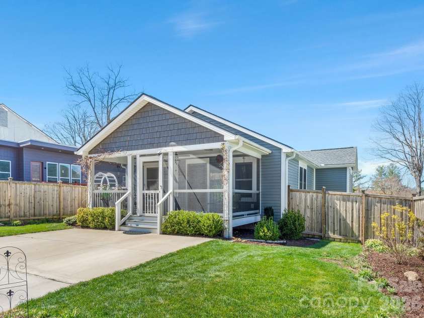 482 Booker Street, Asheville, NC 28803.  MLS# CAR4362039, YatesRealty ID 14819. Fully fenced backyard