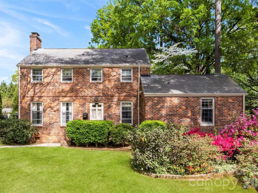 1519 Providence Road, Charlotte, NC 28207.  MLS# CAR4357313, YatesRealty ID 14820. 