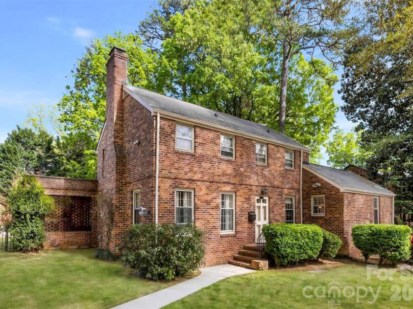 1519 Providence Road, Charlotte, NC 28207.  MLS# CAR4357313, YatesRealty ID 14820. 