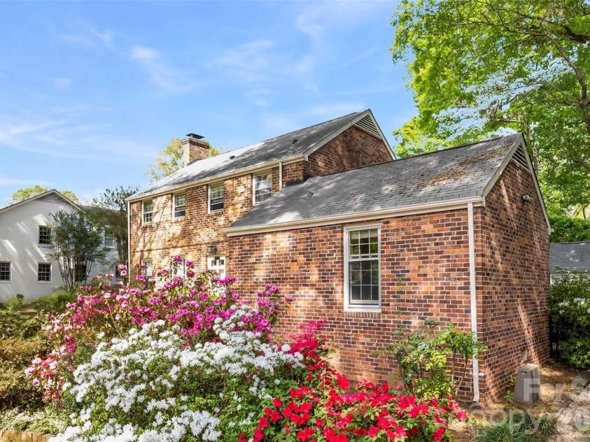 1519 Providence Road, Charlotte, NC 28207.  MLS# CAR4357313, YatesRealty ID 14820. 