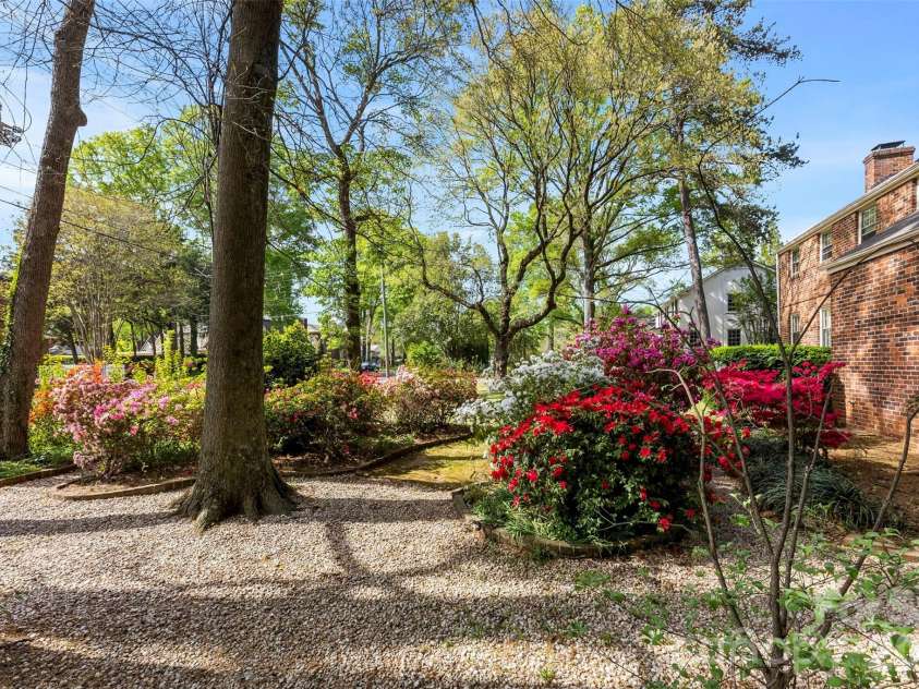 1519 Providence Road, Charlotte, NC 28207.  MLS# CAR4357313, YatesRealty ID 14820. 