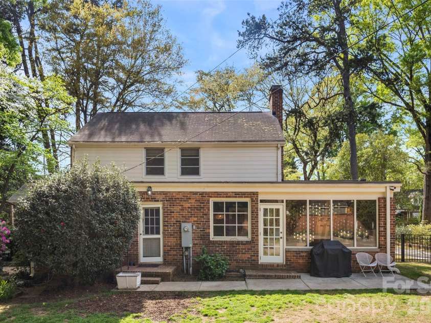 1519 Providence Road, Charlotte, NC 28207.  MLS# CAR4357313, YatesRealty ID 14820. 