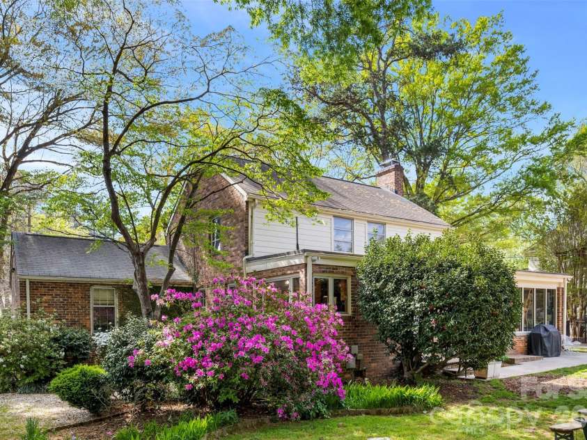 1519 Providence Road, Charlotte, NC 28207.  MLS# CAR4357313, YatesRealty ID 14820. 