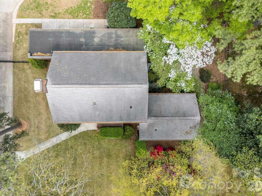 1519 Providence Road, Charlotte, NC 28207.  MLS# CAR4357313, YatesRealty ID 14820. 