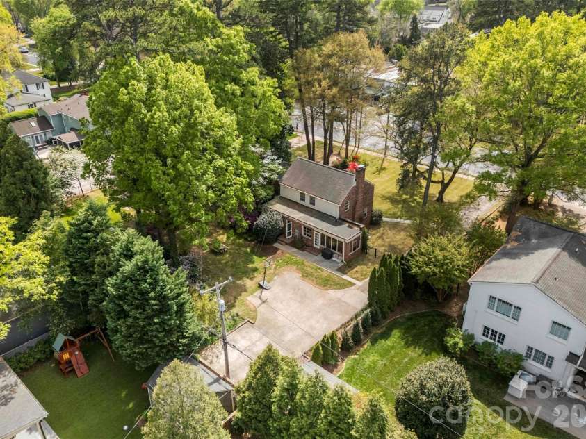 1519 Providence Road, Charlotte, NC 28207.  MLS# CAR4357313, YatesRealty ID 14820. 