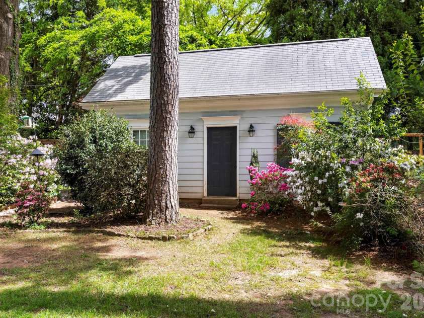 1519 Providence Road, Charlotte, NC 28207.  MLS# CAR4357313, YatesRealty ID 14820. 