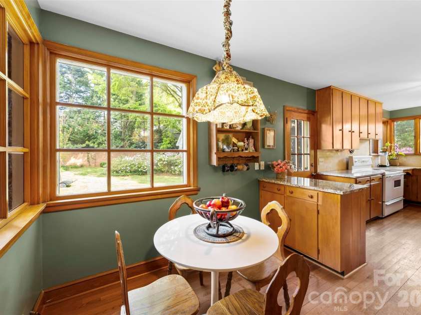 1519 Providence Road, Charlotte, NC 28207.  MLS# CAR4357313, YatesRealty ID 14820. Breakfast Area/Kitchen