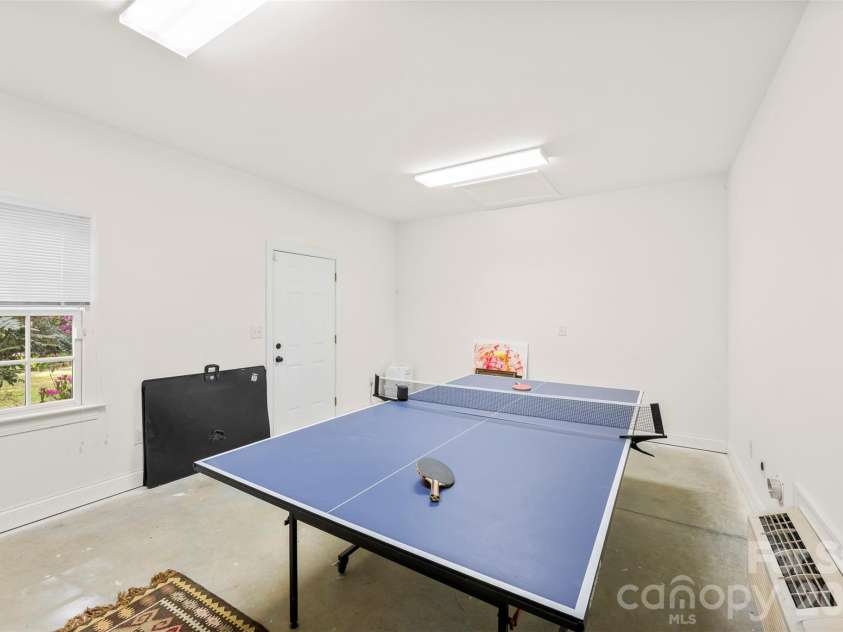 1519 Providence Road, Charlotte, NC 28207.  MLS# CAR4357313, YatesRealty ID 14820. Cottage interior