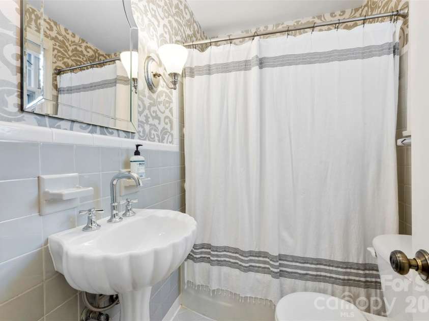 1519 Providence Road, Charlotte, NC 28207.  MLS# CAR4357313, YatesRealty ID 14820. Downstairs Bathroom