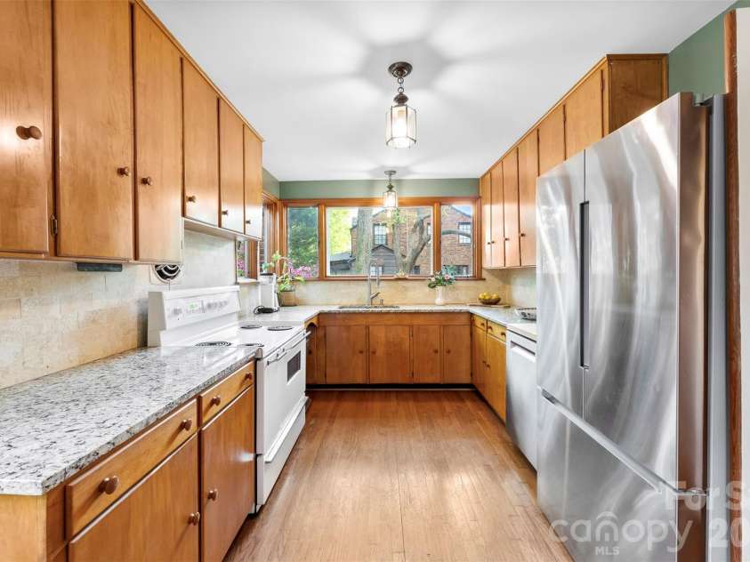 1519 Providence Road, Charlotte, NC 28207.  MLS# CAR4357313, YatesRealty ID 14820. Kitchen