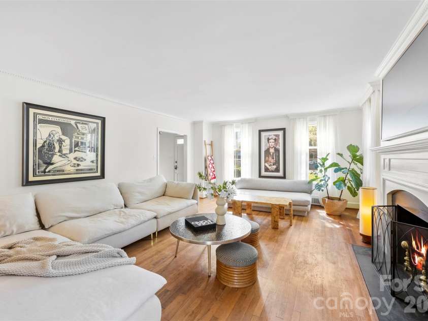 1519 Providence Road, Charlotte, NC 28207.  MLS# CAR4357313, YatesRealty ID 14820. Living Room