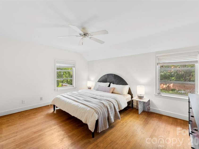 1519 Providence Road, Charlotte, NC 28207.  MLS# CAR4357313, YatesRealty ID 14820. Primary Bedroom