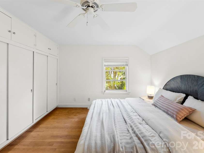 1519 Providence Road, Charlotte, NC 28207.  MLS# CAR4357313, YatesRealty ID 14820. Primary Bedroom