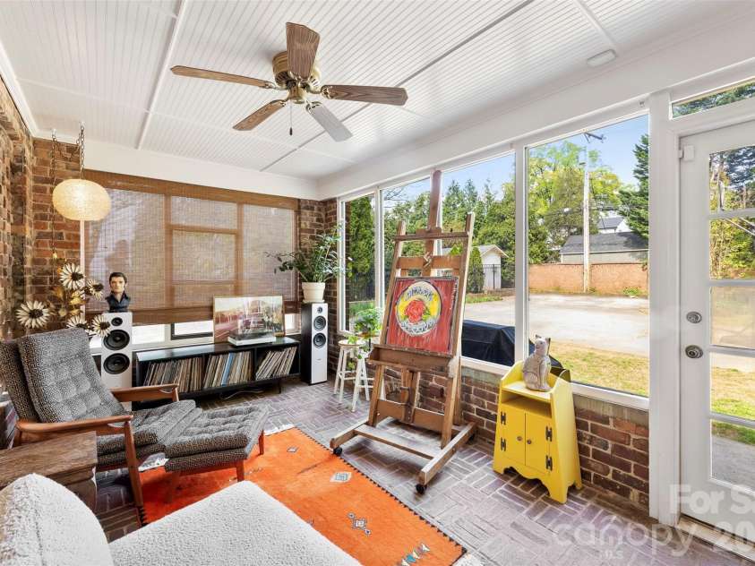 1519 Providence Road, Charlotte, NC 28207.  MLS# CAR4357313, YatesRealty ID 14820. Sunroom