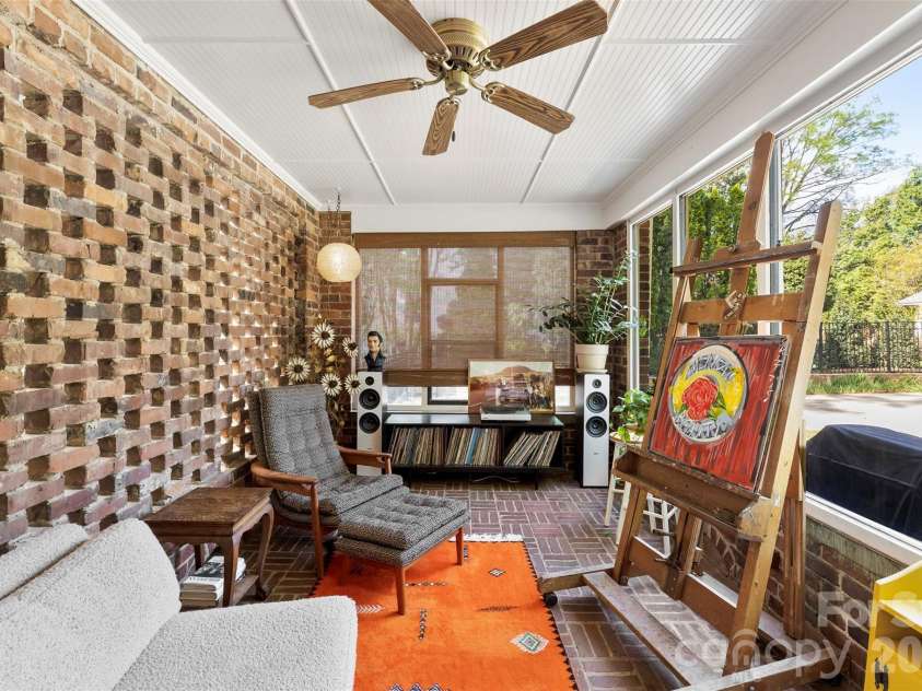 1519 Providence Road, Charlotte, NC 28207.  MLS# CAR4357313, YatesRealty ID 14820. Sunroom