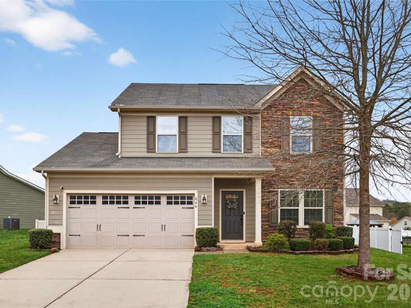 846 Longford Drive, Gastonia, NC 28056.  MLS# CAR4356610, YatesRealty ID 14821. 