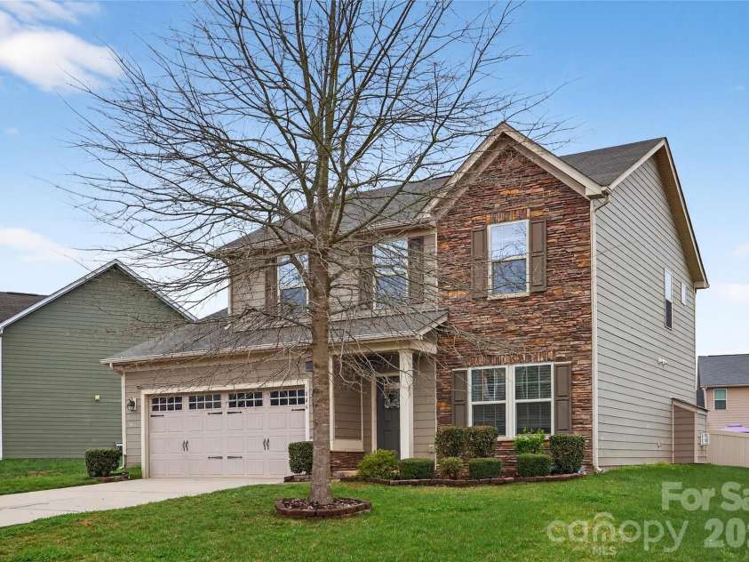 846 Longford Drive, Gastonia, NC 28056.  MLS# CAR4356610, YatesRealty ID 14821. 