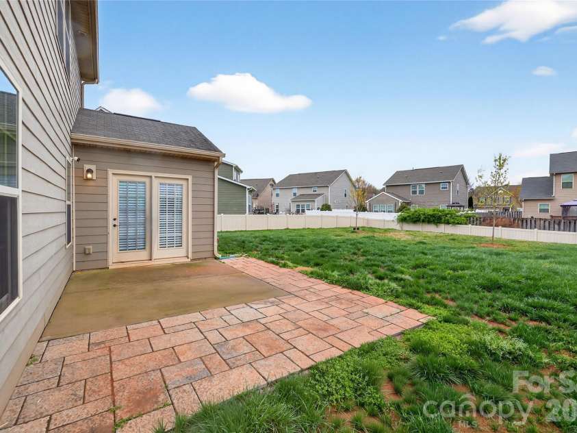 846 Longford Drive, Gastonia, NC 28056.  MLS# CAR4356610, YatesRealty ID 14821. 