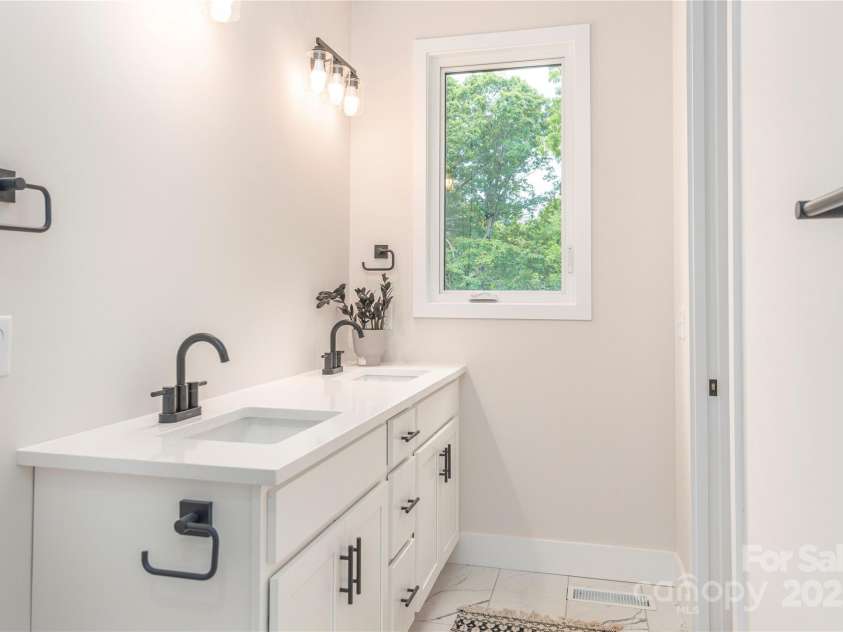 59 Campground Road, Asheville, NC 28805.  MLS# CAR4249637, YatesRealty ID 14822. 