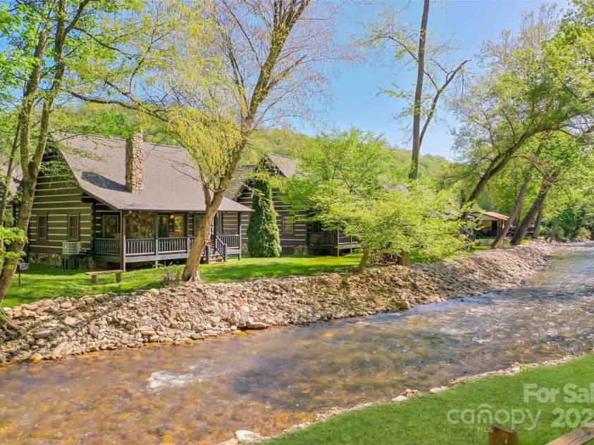24 Rachels Circle, Maggie Valley, NC 28751.  MLS# CAR4243349, YatesRealty ID 14823. 