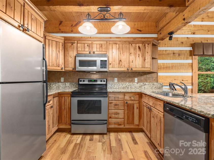24 Rachels Circle, Maggie Valley, NC 28751.  MLS# CAR4243349, YatesRealty ID 14823. 