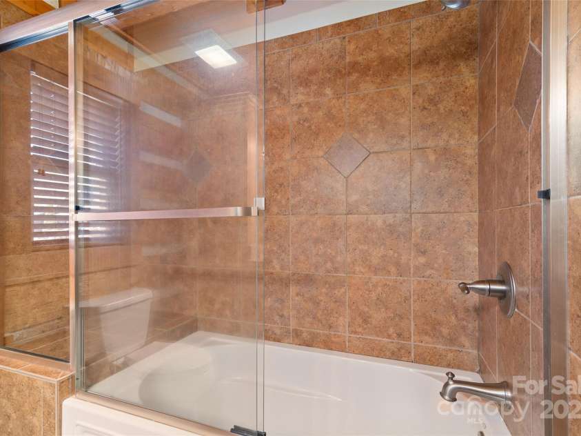 24 Rachels Circle, Maggie Valley, NC 28751.  MLS# CAR4243349, YatesRealty ID 14823. 