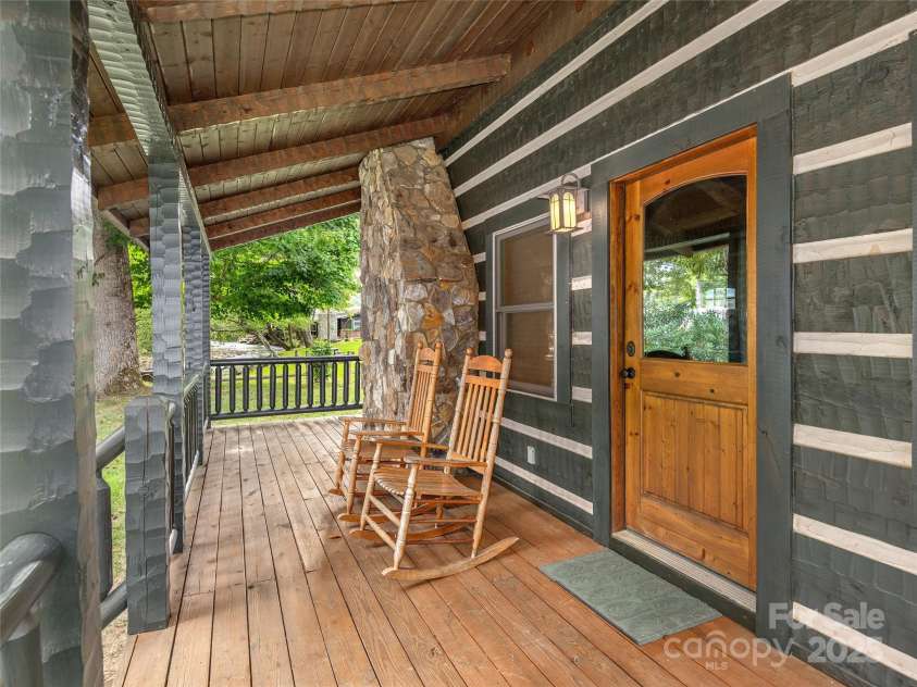 24 Rachels Circle, Maggie Valley, NC 28751.  MLS# CAR4243349, YatesRealty ID 14823. 