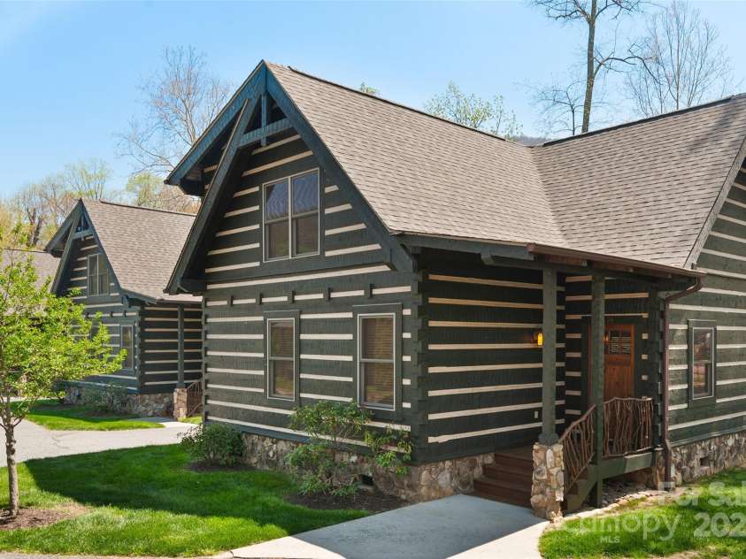24 Rachels Circle, Maggie Valley, NC 28751.  MLS# CAR4243349, YatesRealty ID 14823. 