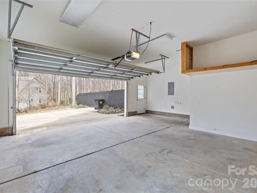 5106 Twin Cedars Drive, Monroe, NC 28110.  MLS# CAR4351559, YatesRealty ID 14823. 
