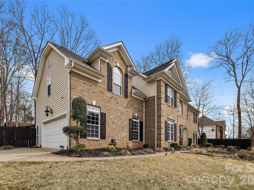 5106 Twin Cedars Drive, Monroe, NC 28110.  MLS# CAR4351559, YatesRealty ID 14823. 