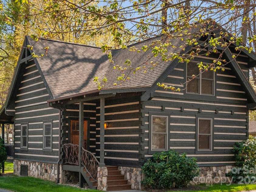 18 Rachels Circle, Maggie Valley, NC 28751.  MLS# CAR4251213, YatesRealty ID 14824. 